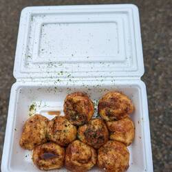 kleine Runde Takoyaki als Appetizer
