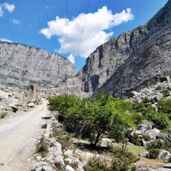 Foto vom Hobo Team, als die Straße wirklich noch unbefestigt war