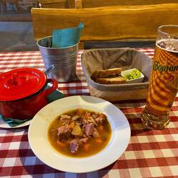 endlich Original ungarisches Gulasch in Ungarn