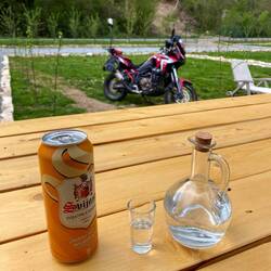 Bier aus Ungarn und Schnaps aus Rumänien