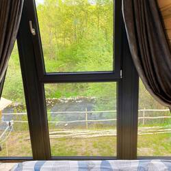 blick aus dem Schlafzimmer auf ein Fluss sehr idyllisch