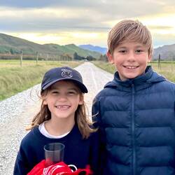 Les chicken se baladent pendant que les parents cuisinent