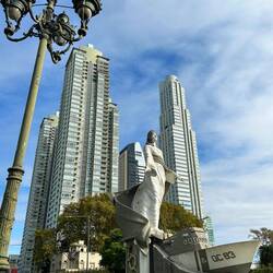 die Seemänner kriegen immer die schönsten Frauen!