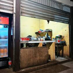 Het restaurantje in de micro mercado: de acht garageboxen dienen als markt