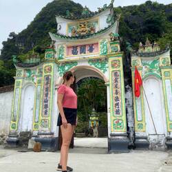 Động chùa Bàn Long Tempel