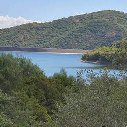 Ein Blick auf den Diga Stausee