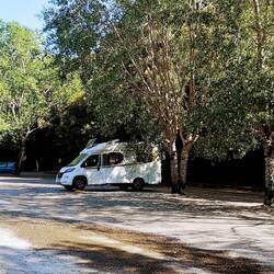 Der Parkplatz bei der Grotta su Mannau