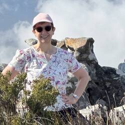 Another traveller with her head in the clouds!