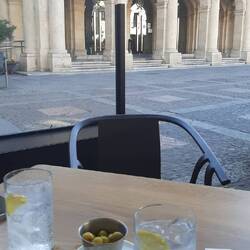 Ordered gin and tonic and waiter starts pouring and keeps poring until you say enough!