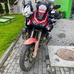 nach der Durchfahrt sieht das Motorrad vorne so aus