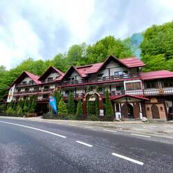 stattdessen bin ich hier untergekommen