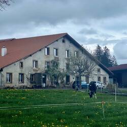 Une impressionnante ferme Jurassienne.