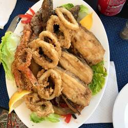 Fischplatte im Restaurant von Amines Onkel