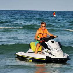 Jet Ski kurz vor Sonnenuntergang