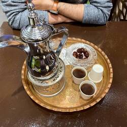 Dalah - traditioneller omanischer Kaffee meist mit Kardamom oder Zimt verfeinert