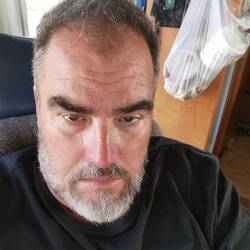 Es wächst. Ich habe den Rasierer mal an den Strom gehöngt. Man kann ja nie wissen...