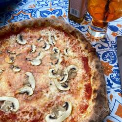 Pizza funghi och en aperol spritz!