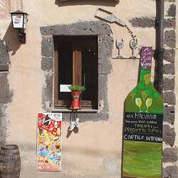 Die Wine - Bar in Tinnura