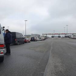 Anstehen für die Fähre