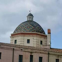 Die berühmte Kuppel der Chiesa di San Michele in Alghero