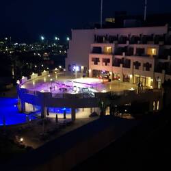 Show beginnt gleich. Blick vom Balkon