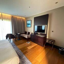 Bei derart viel Platz lauern aber auch Gefahren...zum Beispiel hohe Wannenränder!