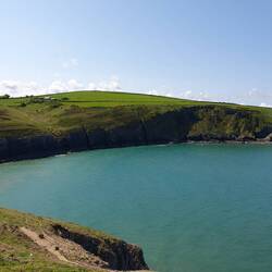 Blick Richtung Westen. Wie, die Küste kann hier abrutschen?! WARUM SAGT EINEM DAS KEINER?!