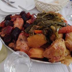 This is a cozido lunch, cooked in the volcano. There were two trays for six people 😵‍💫