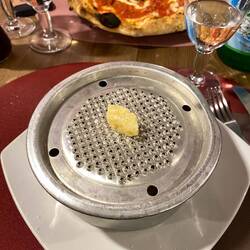 Pastan kom med extra parmesan