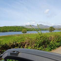 Wegpunkt #1: Mit max. 30mph am See entlang fahren