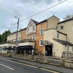 Hotel Busby in, na? ....Busby