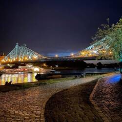 Blaues Wunder und Schiff