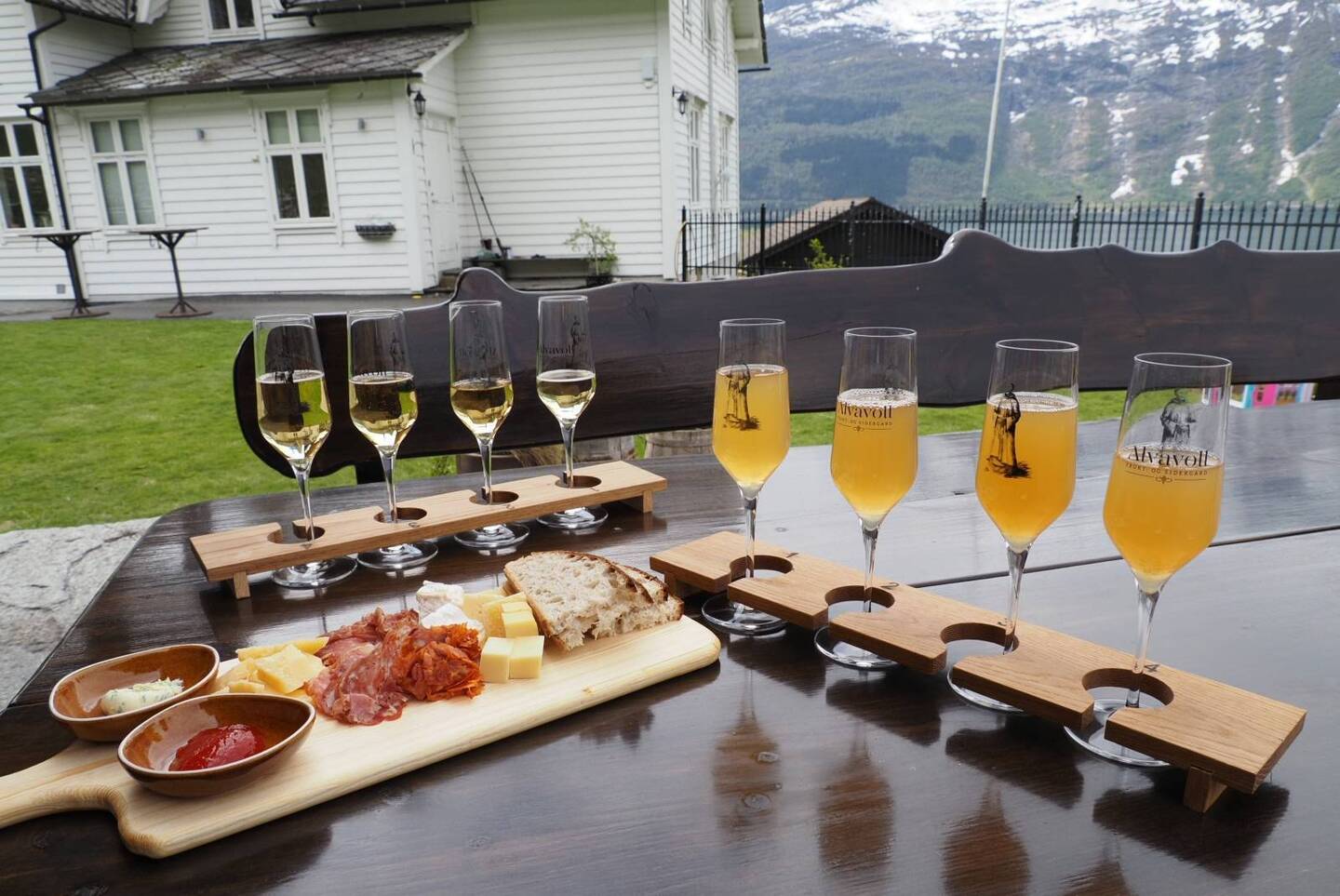 Natürlich mit Degustation und einem feinen Plättli👍