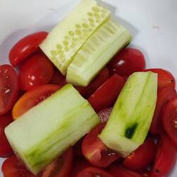 Heute habe wir es zum Abendessen so richtig krachen lassen 🍅🥒