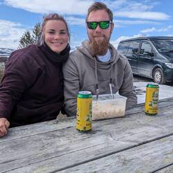 Trotz Schnee schmeckt das Mittagessen bei angenehmen 12 Grad