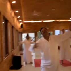 Abendlicher Satsang - man feiert das Leben 😄