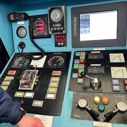 Manöverbordet ute på bryggan