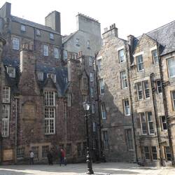 Der James Court, Erbaut zwischen 1723 und 1727, einst Wohnsitz des Philosophen David Hume 1762