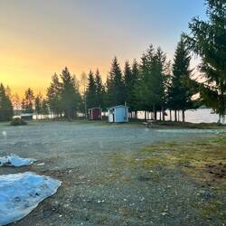 Es ist 22:20 Uhr, es wird nur langsam dunkel
