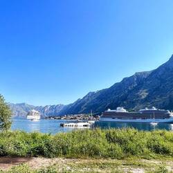 Le lendemain matin : 2 bateaux de croisieres