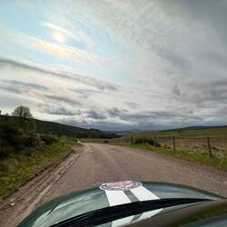 Und wie immer: Schöne Hügel, schöne Farben, schöne Wolken, schiefer Horizont...