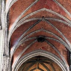 Brick ceiling- belgians like bricks