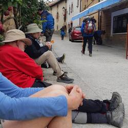 An uphill slog to the only cafe (in Zariqquifui) before the alto.