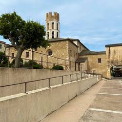 Tre bilder för den som är intresserad av kyrkor och dess arkitektur