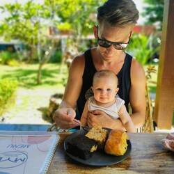 Das süßeste Gesicht der Insel und der beste Kuchen 🥧