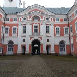 Portal des Klosters in Braunau