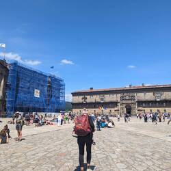 The plaza full of pilgrims arriving from the different routes.
