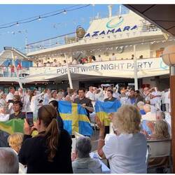 Personalens parad med sina olika flaggor