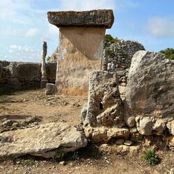 En senare stenformation, ett 'bord'. Man tror att det var en plats för rituella ceremonier.