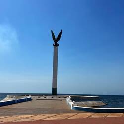 Die 8m hohe Statue am Malecón ⚓️